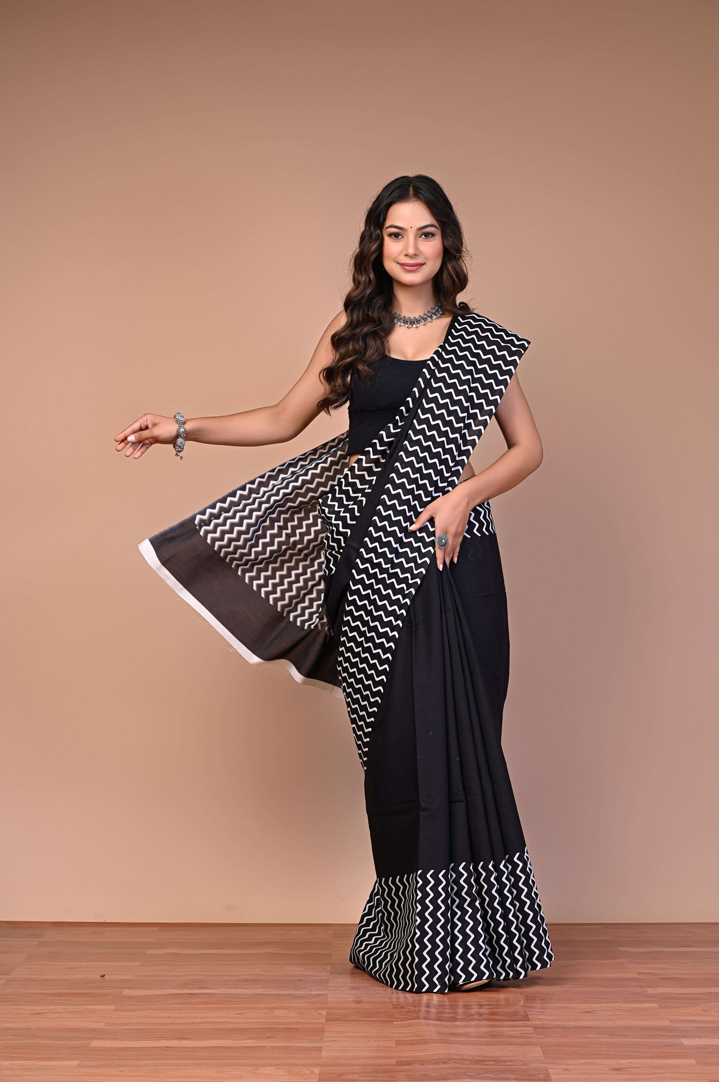 Dabu Printed Cotton Mul Saree By Printed Threads with ethnic dabu design for everyday wear
