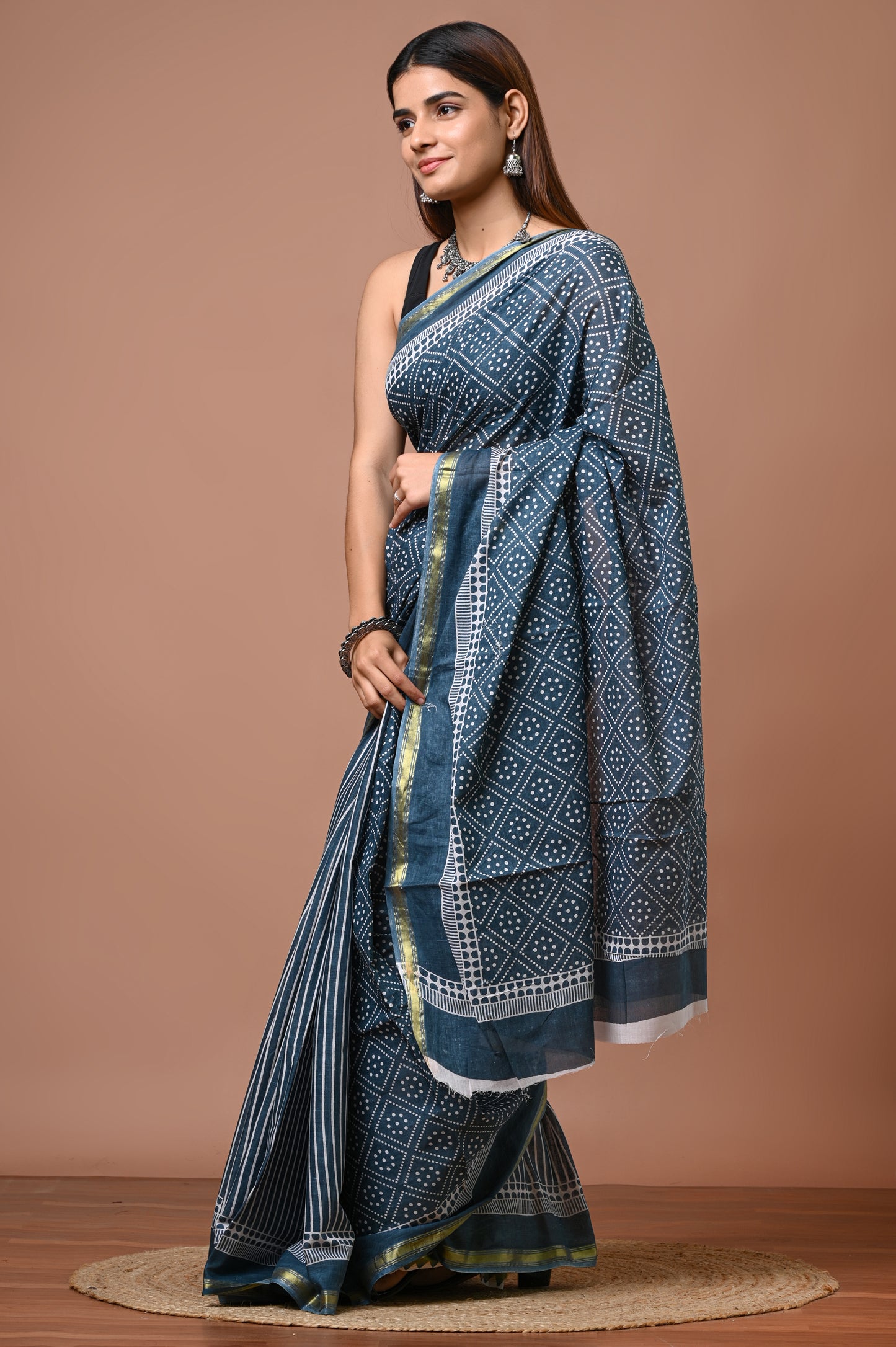 Elegant Cotton Zari Saree – Lightweight Traditional Wear for Festive & Daily Use